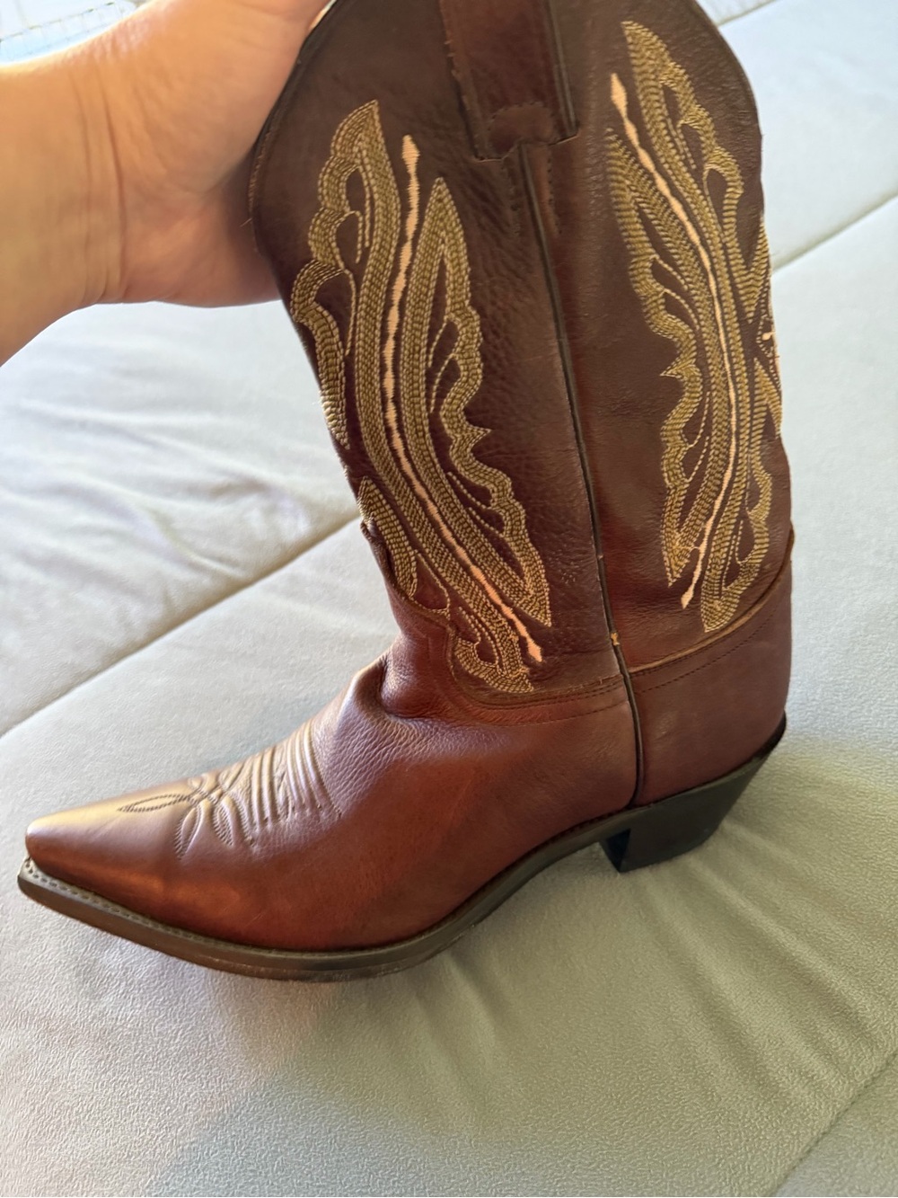 Women’s Justin Boots Brown Leather Western Cowboy Boots with Pink Stitching